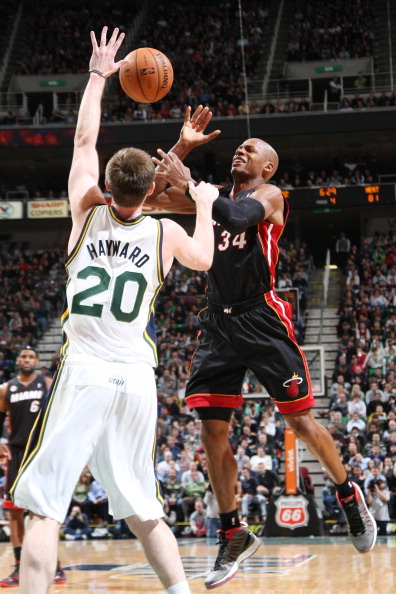 竞争激烈的 竞争激烈的